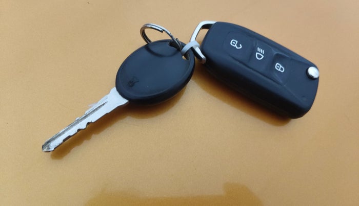 2016 Tata Tiago XT PETROL, Petrol, Manual, 92,082 km, Key Close Up