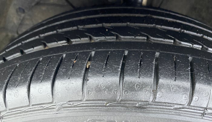 2016 Maruti Baleno ZETA 1.2 K12, Petrol, Manual, 79,902 km, Left Front Tyre Tread