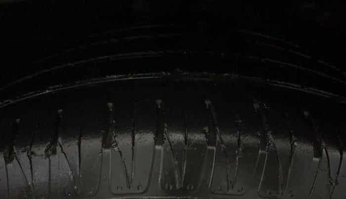 2023 KIA SONET 	 HTX 1.0 TURBO DCT, Petrol, Automatic, 27,463 km, Left Front Tyre Tread