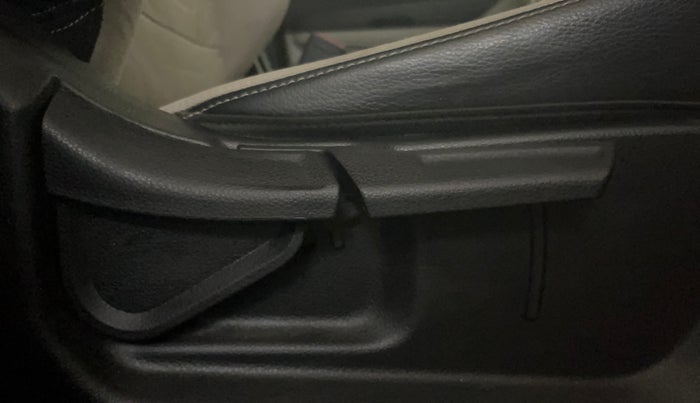 2023 KIA SONET 	 HTX 1.0 TURBO DCT, Petrol, Automatic, 27,463 km, Driver Side Adjustment Panel