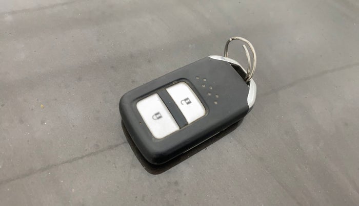 2018 Honda WR-V 1.5L I-DTEC VX MT, Diesel, Manual, 1,34,614 km, Key Close Up