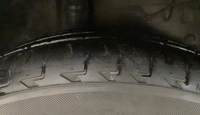 2018 Honda WR-V 1.5L I-DTEC VX MT, Diesel, Manual, 1,34,614 km, Right Rear Tyre Tread