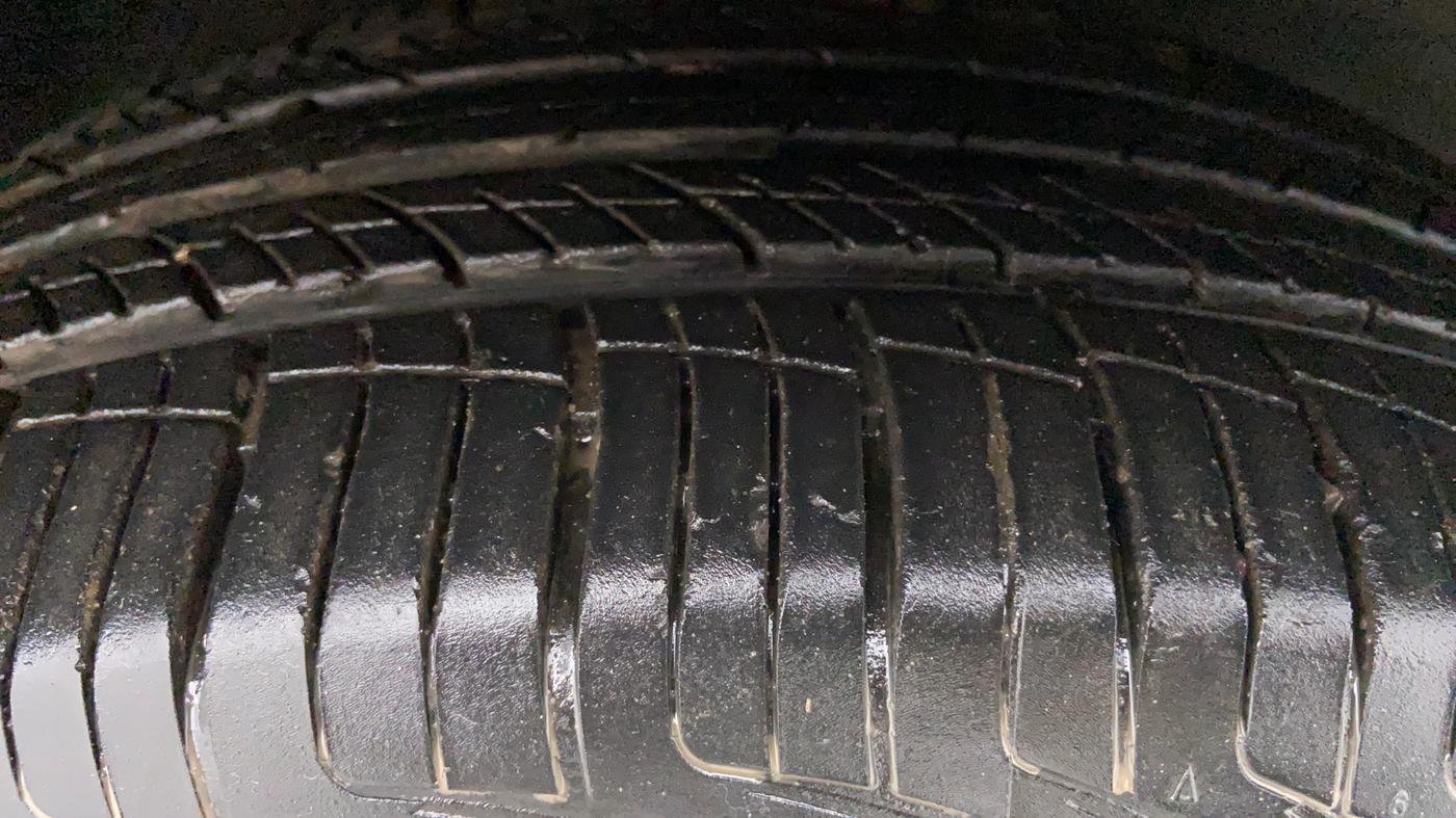 2016 Hyundai Tucson 2WD AT GLS DIESEL, Diesel, Automatic, 63,547 km, Right Front Tyre Tread