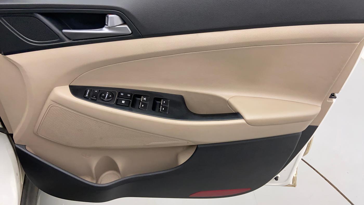 2016 Hyundai Tucson 2WD AT GLS DIESEL, Diesel, Automatic, 63,547 km, Driver Side Door Panels Control