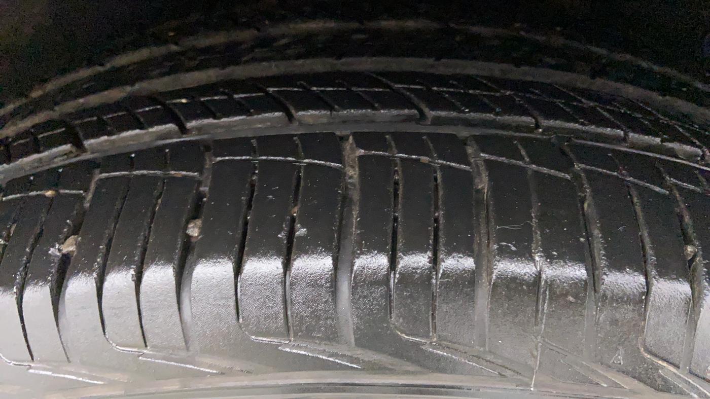2016 Hyundai Tucson 2WD AT GLS DIESEL, Diesel, Automatic, 63,547 km, Left Front Tyre Tread
