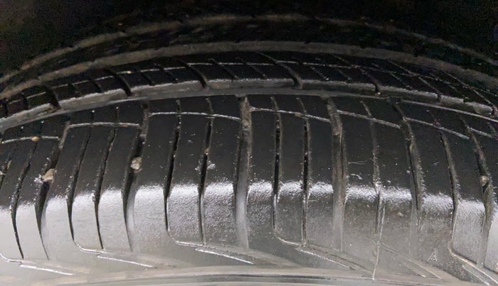 2016 Hyundai Tucson 2WD AT GLS DIESEL, Diesel, Automatic, 63,547 km, Left Front Tyre Tread
