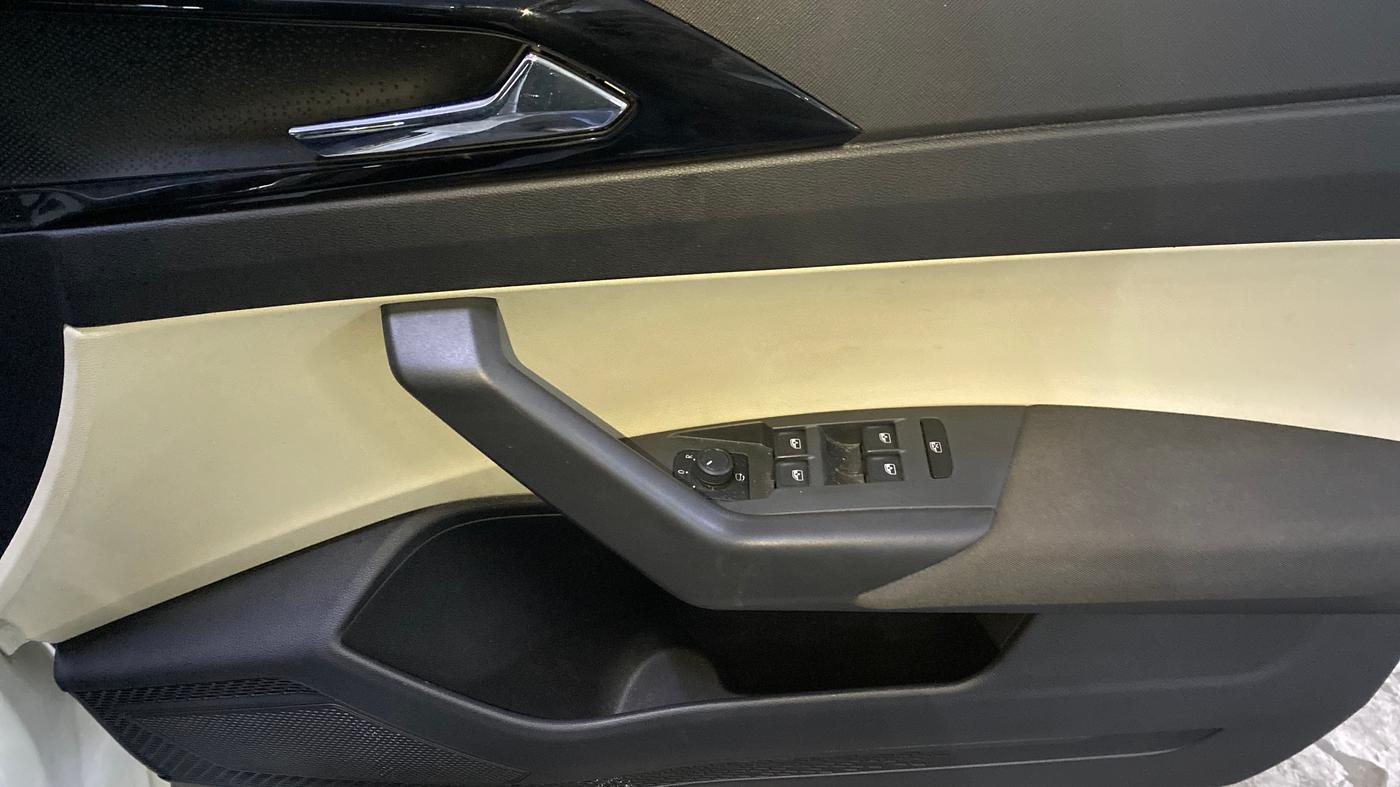 2024 Skoda SLAVIA AMBITION 1.0L TSI MT, Petrol, Manual, 8,675 km, Driver Side Door Panels Control