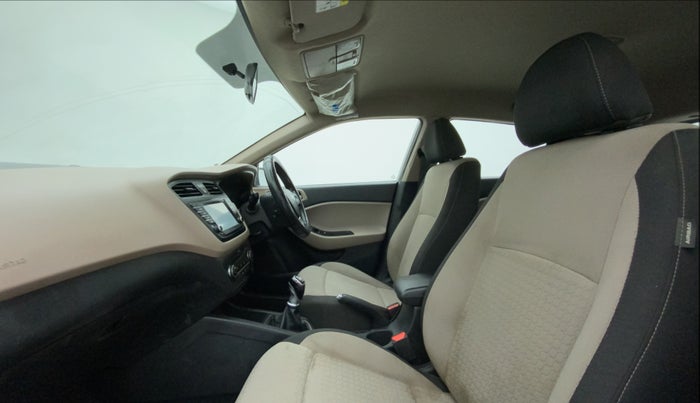 2017 Hyundai Elite i20 ASTA 1.4 CRDI (O), Diesel, Manual, 78,817 km, Right Side Front Door Cabin