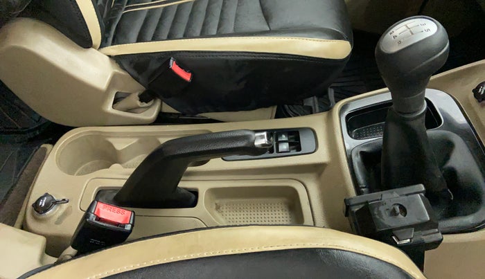 2017 Mahindra TUV300 T8, Diesel, Manual, 19,065 km, Gear Lever