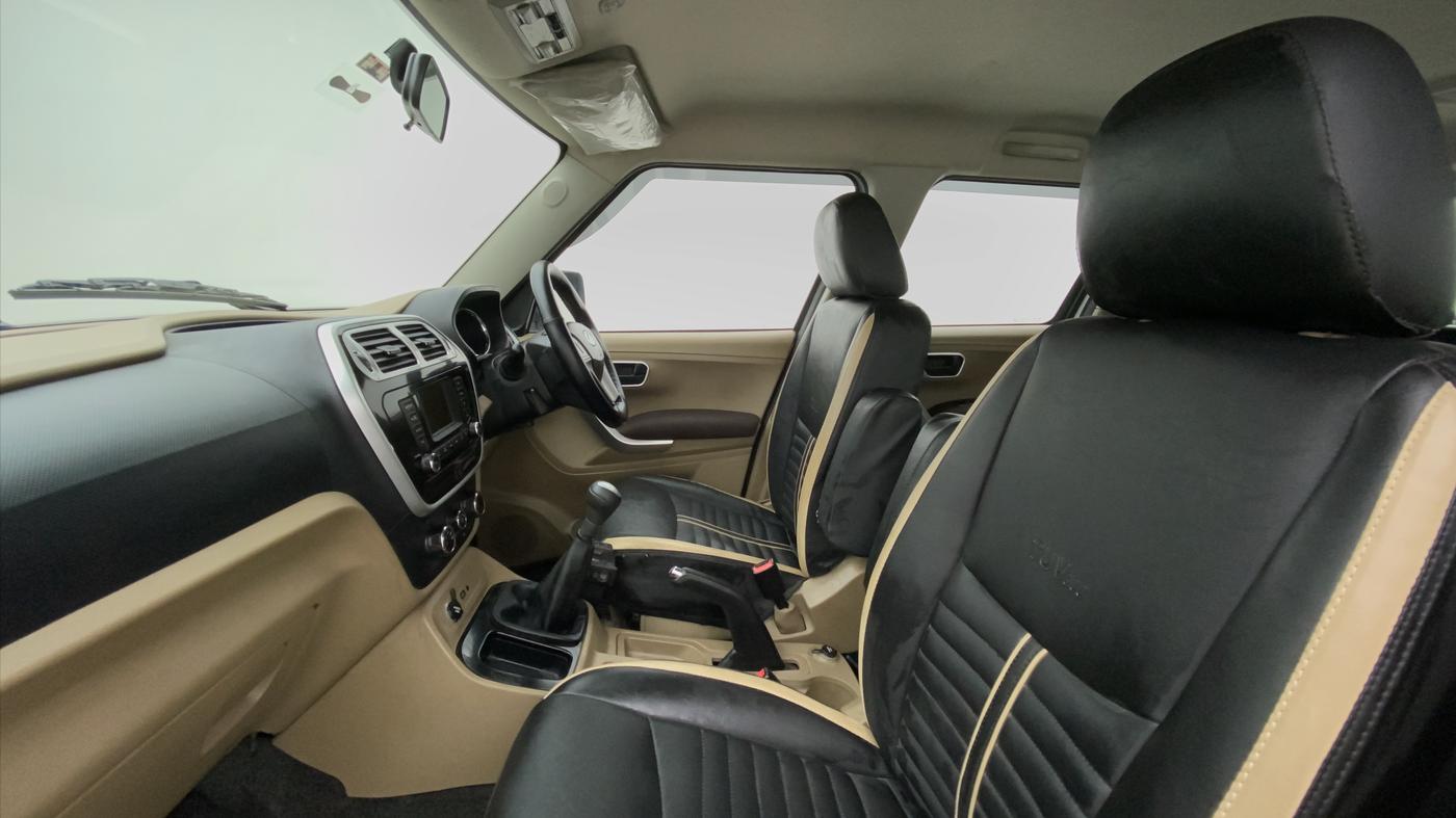 2017 Mahindra TUV300 T8, Diesel, Manual, 19,065 km, Right Side Front Door Cabin