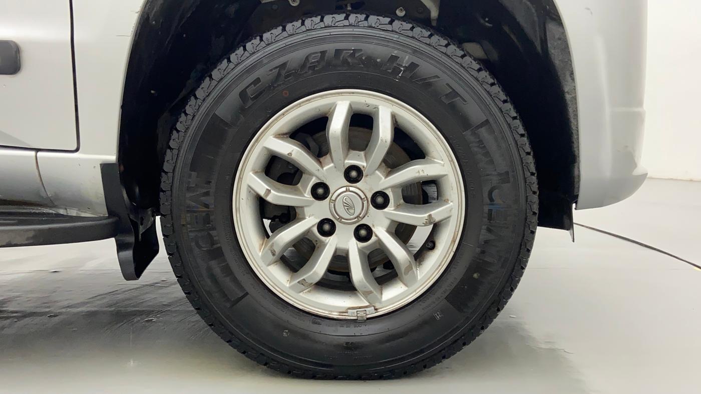 2017 Mahindra TUV300 T8, Diesel, Manual, 19,065 km, Right Front Wheel