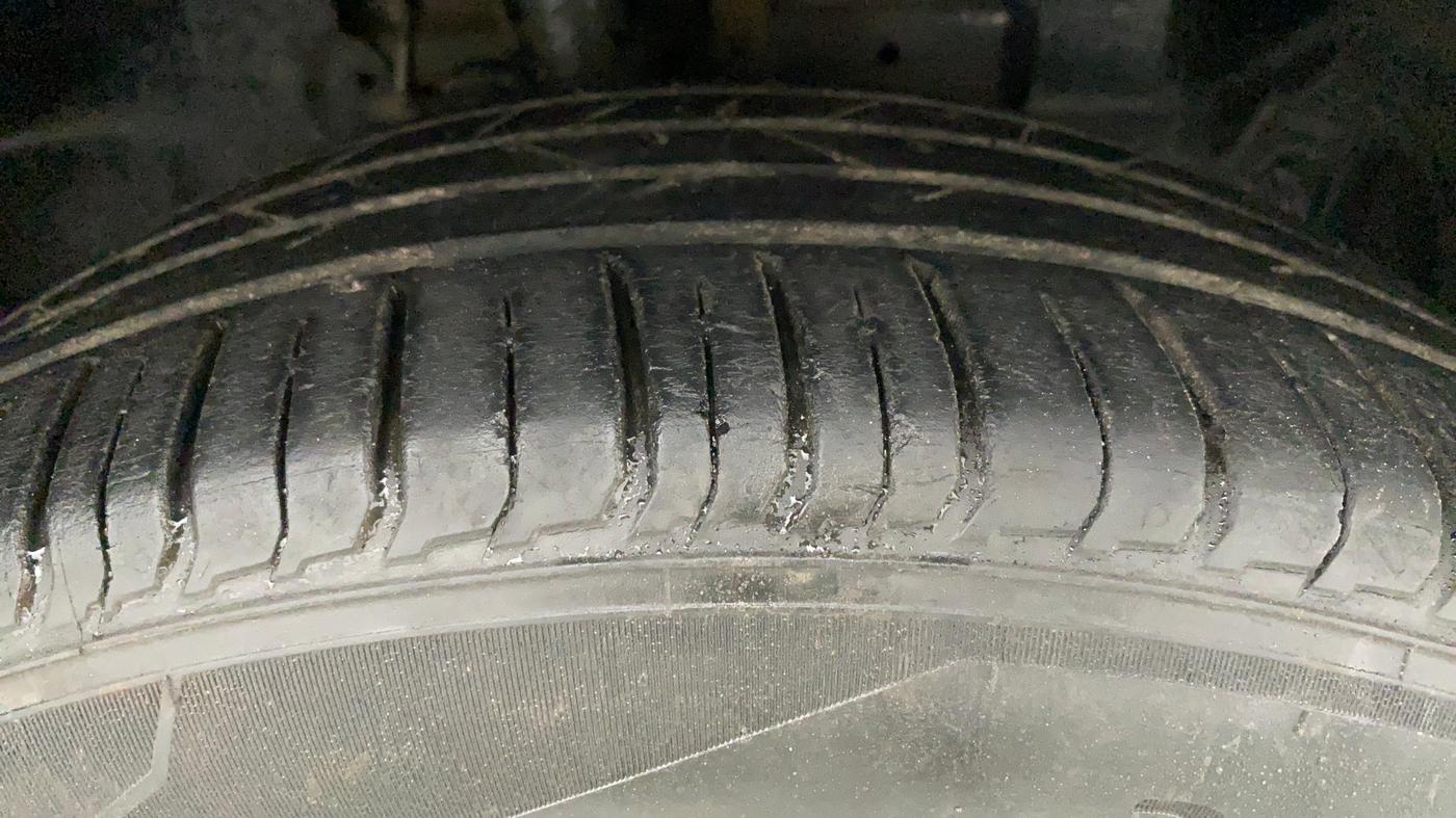 2018 Ford Ecosport TITANIUM 1.5L PETROL, CNG, Manual, 72,037 km, Right Front Tyre Tread