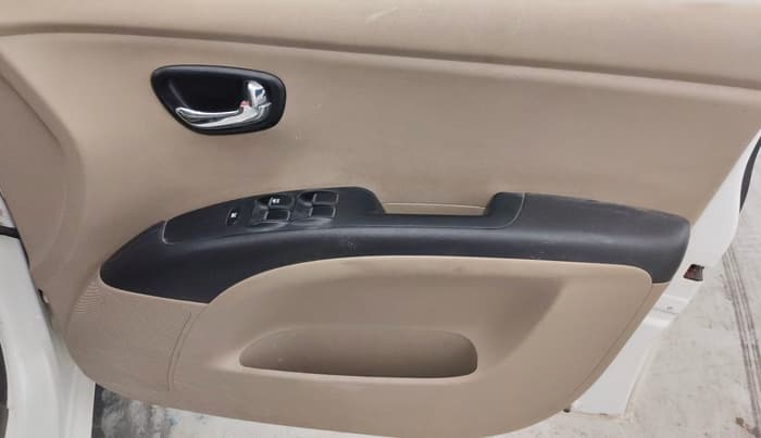 2014 Hyundai i10 SPORTZ 1.1, Petrol, Manual, 78,514 km, Driver Side Door Panels Control