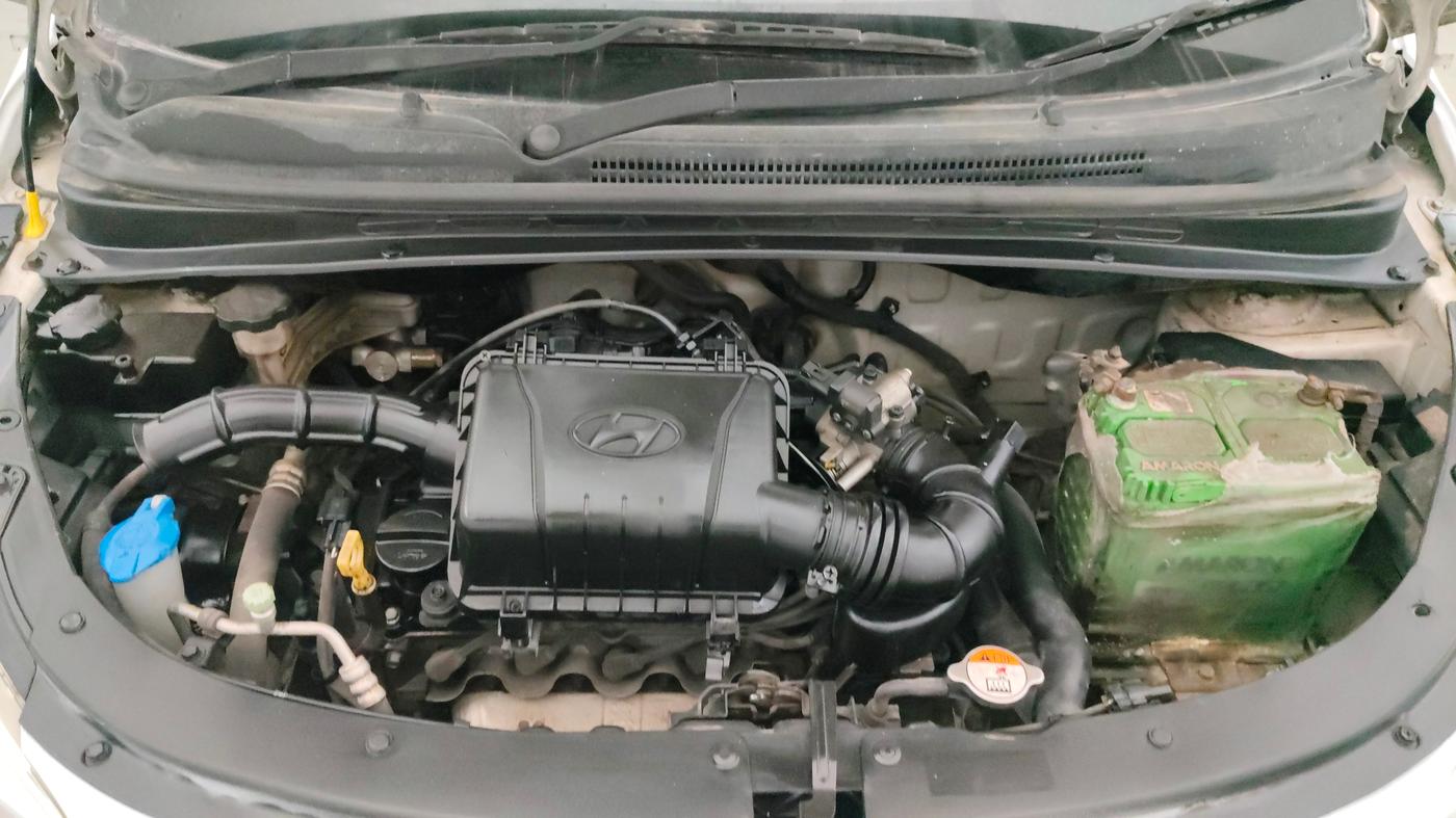 2014 Hyundai i10 SPORTZ 1.1, Petrol, Manual, 78,514 km, Engine View