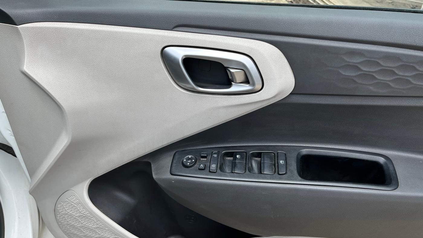 2020 Hyundai AURA SX 1.2 (O), Petrol, Manual, 1,02,808 km, Driver Side Door Panels Control