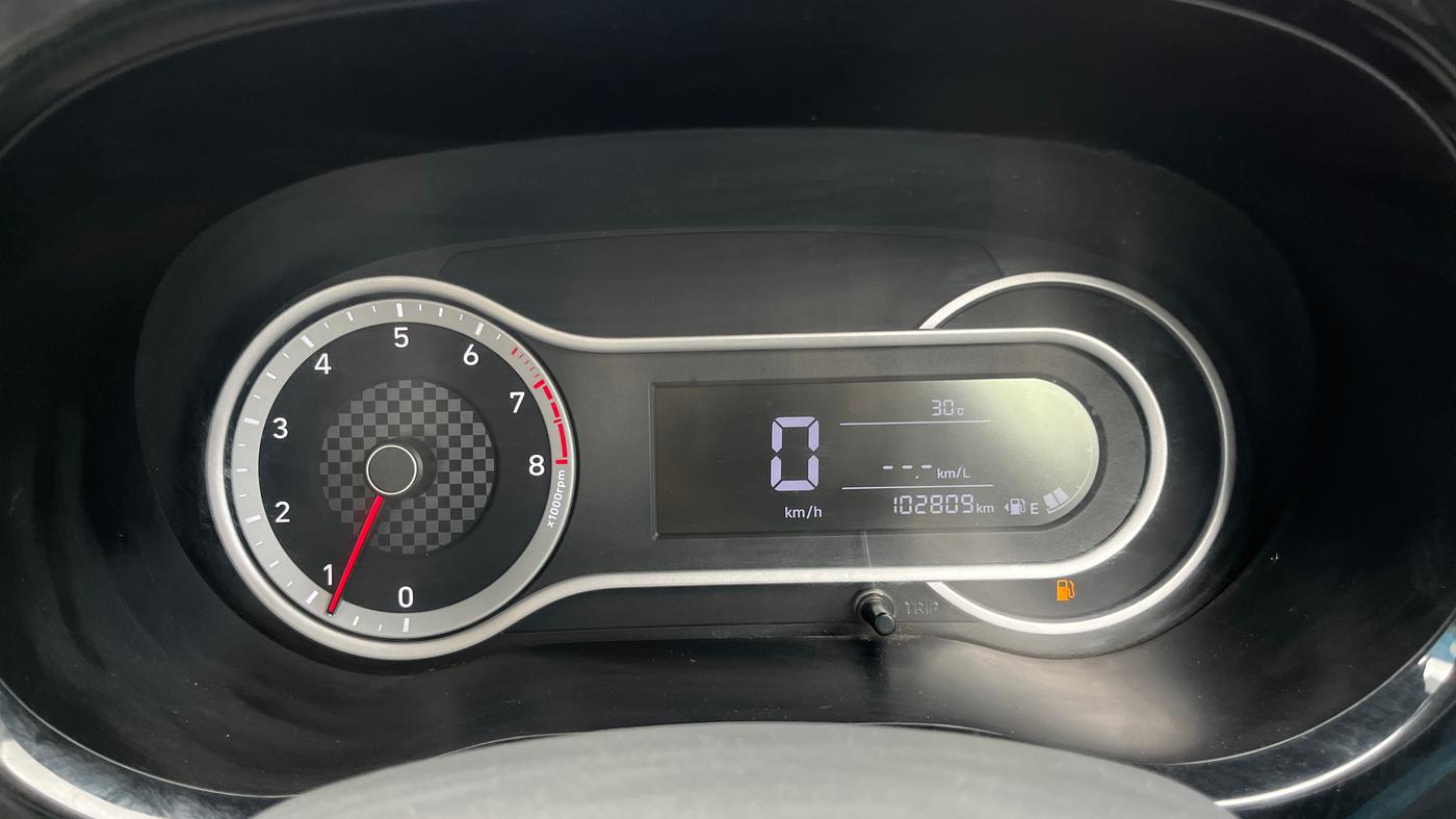 2020 Hyundai AURA SX 1.2 (O), Petrol, Manual, 1,02,808 km, Odometer Image