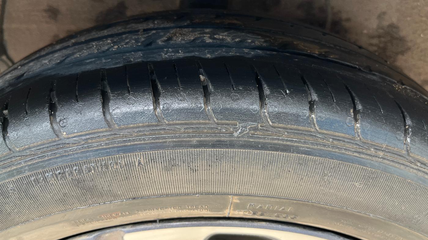 2020 Hyundai AURA SX 1.2 (O), Petrol, Manual, 1,02,808 km, Right Rear Tyre Tread