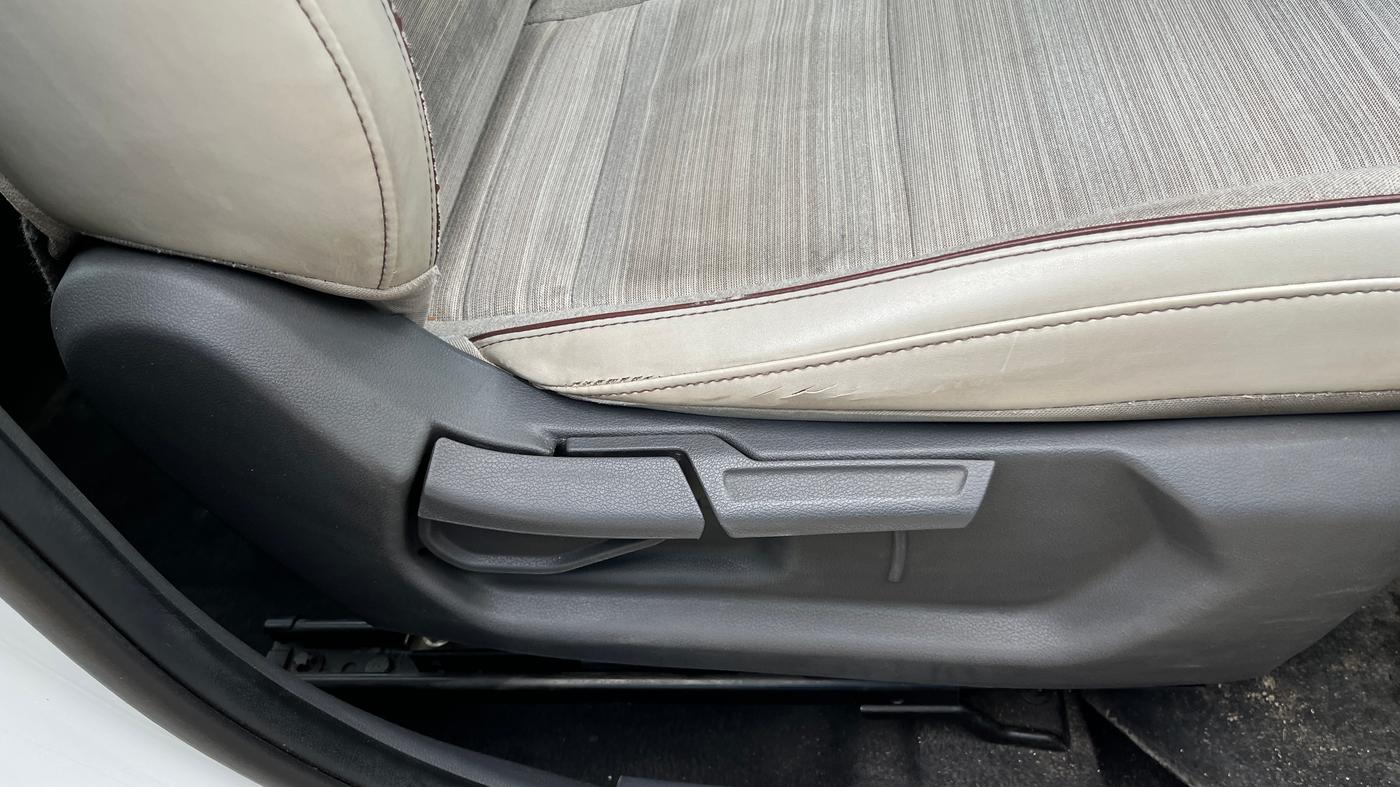 2020 Hyundai AURA SX 1.2 (O), Petrol, Manual, 1,02,808 km, Driver Side Adjustment Panel