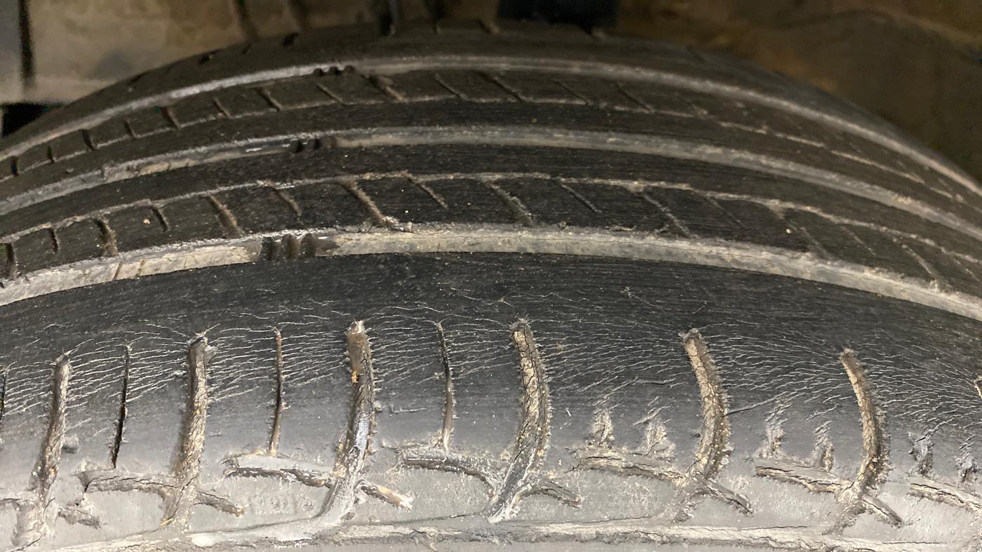 2012 Maruti Swift ZXI D, Petrol, Manual, 95,787 km, Left Front Tyre Tread