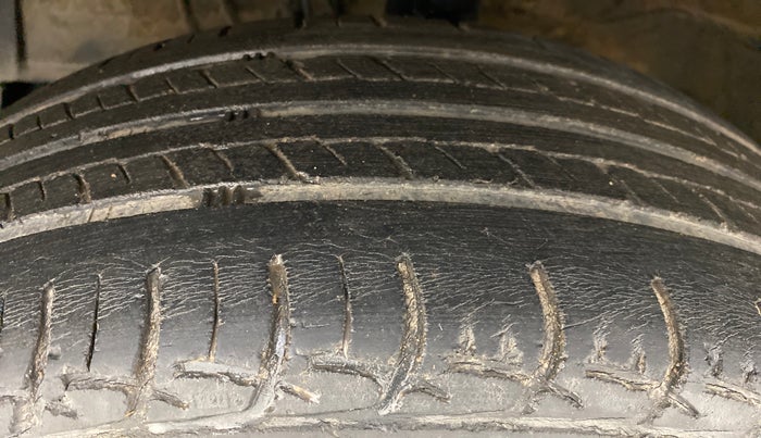 2012 Maruti Swift ZXI D, Petrol, Manual, 95,787 km, Left Front Tyre Tread