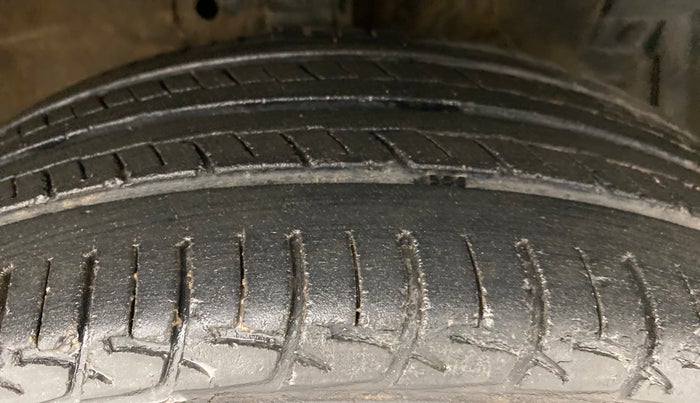 2012 Maruti Swift ZXI D, Petrol, Manual, 95,787 km, Right Front Tyre Tread
