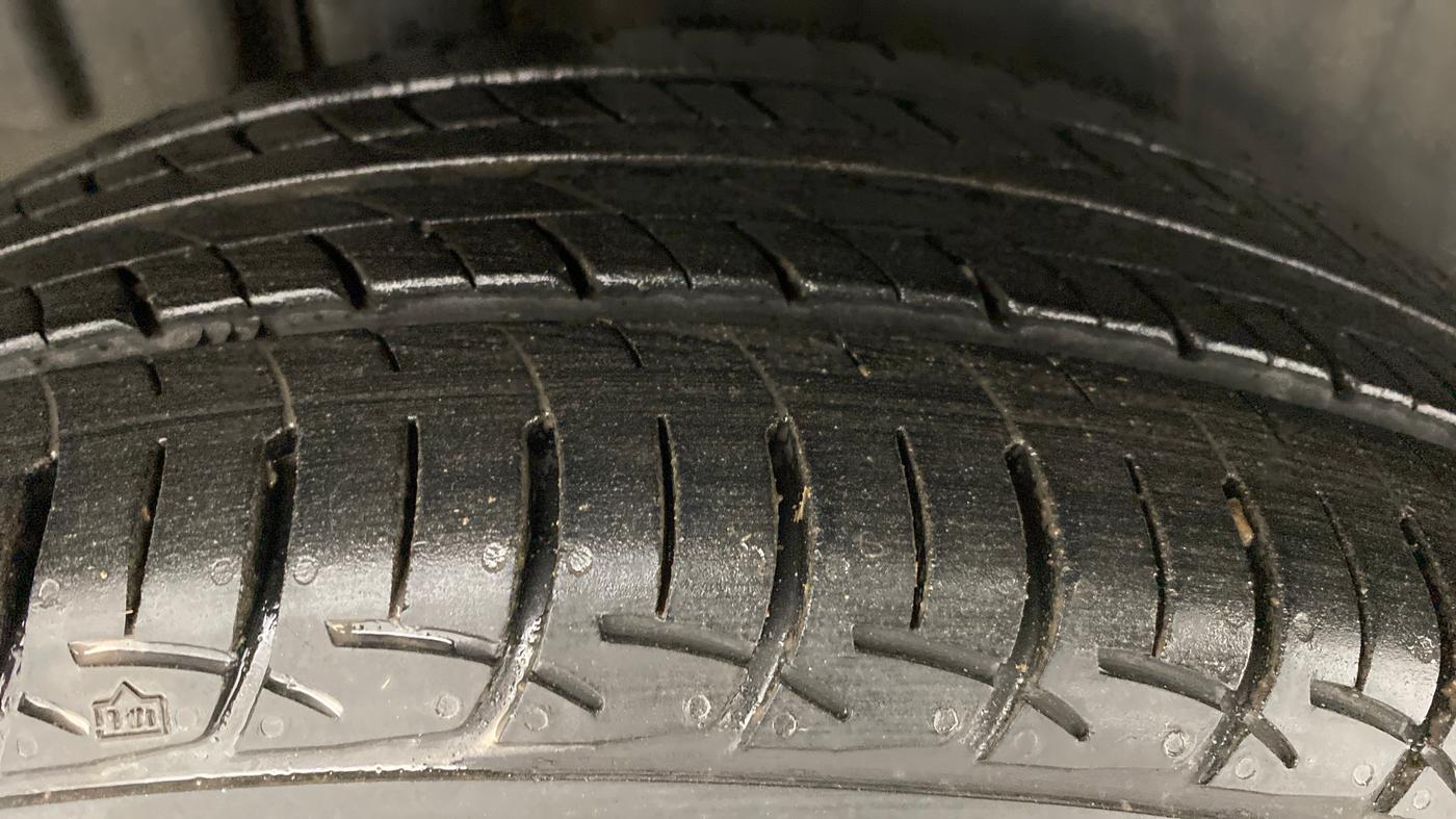 2012 Maruti Swift ZXI D, Petrol, Manual, 95,787 km, Right Rear Tyre Tread
