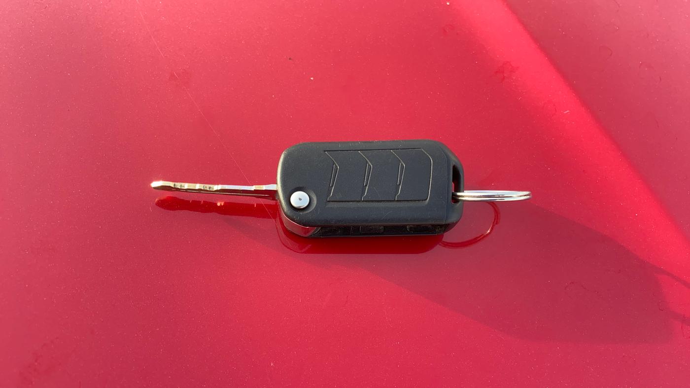 2024 Mahindra XUV300 W4 1.2 PETROL, Petrol, Manual, 49,468 km, Key Close Up