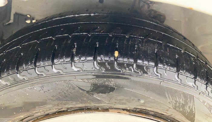 2017 Maruti Celerio VXI CNG, CNG, Manual, 57,687 km, Left Front Tyre Tread