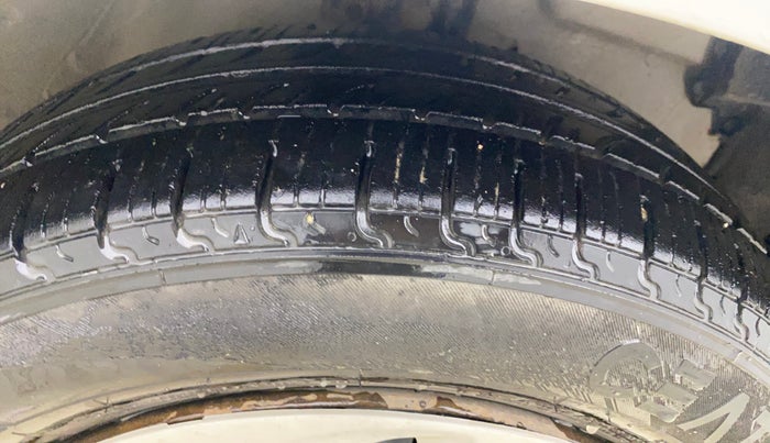 2017 Maruti Celerio VXI CNG, CNG, Manual, 57,687 km, Right Front Tyre Tread
