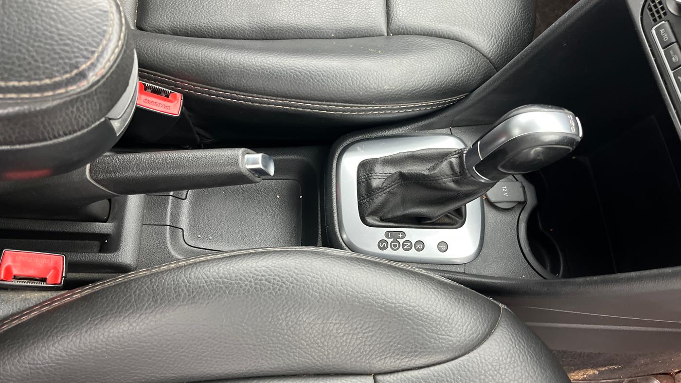 2018 Volkswagen Ameo HIGHLINE PLUS 1.5L AT 16 ALLOY, Diesel, Automatic, 69,838 km, Gear Lever