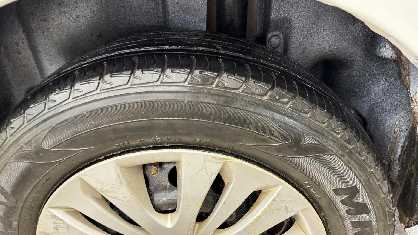 2015 Maruti Ertiga VXI, Petrol, Manual, 91,724 km, Left Rear Tyre Tread