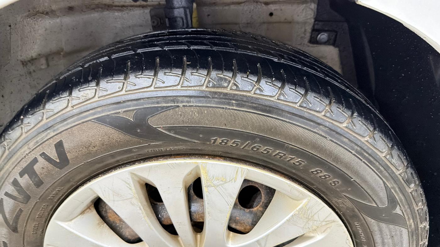 2015 Maruti Ertiga VXI, Petrol, Manual, 91,724 km, Right Front Tyre Tread