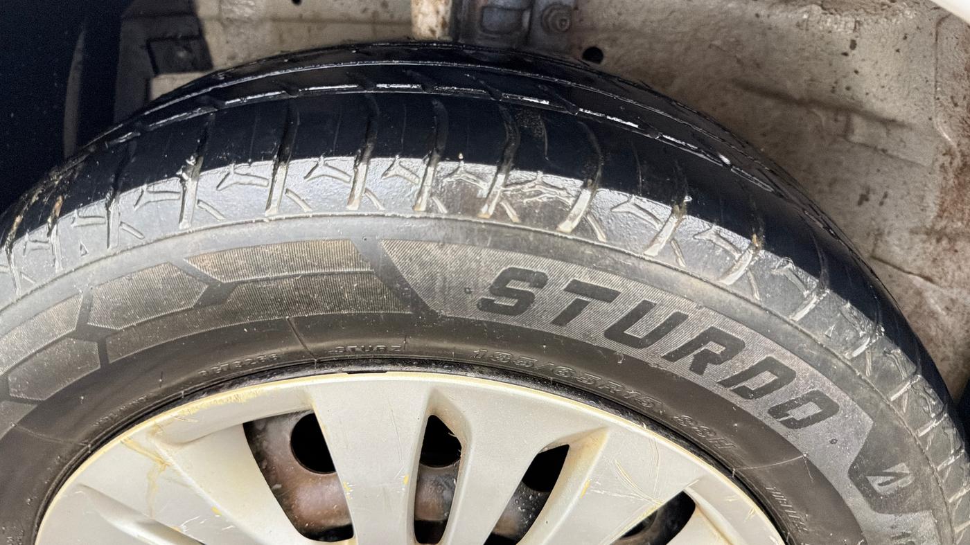 2015 Maruti Ertiga VXI, Petrol, Manual, 91,724 km, Left Front Tyre Tread