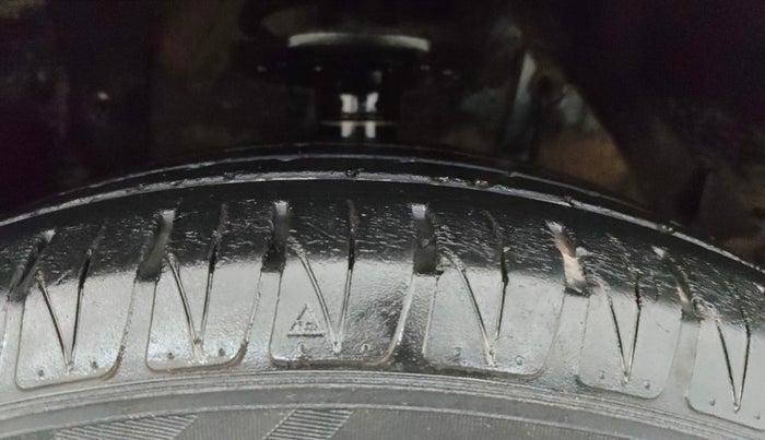 2020 Toyota URBAN CRUISER PREMIUM GRADE AT DUAL TONE, Petrol, Automatic, 42,070 km, Right Front Tyre Tread