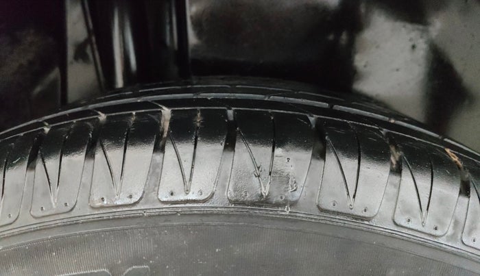 2020 Toyota URBAN CRUISER PREMIUM GRADE AT DUAL TONE, Petrol, Automatic, 42,070 km, Right Rear Tyre Tread