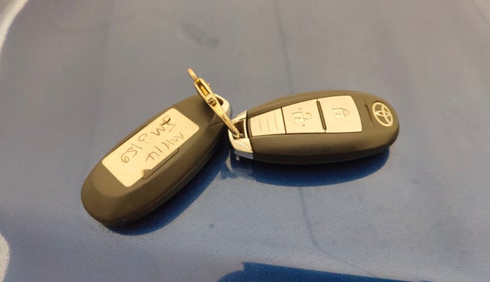 2020 Toyota URBAN CRUISER PREMIUM GRADE AT DUAL TONE, Petrol, Automatic, 42,070 km, Key Close Up