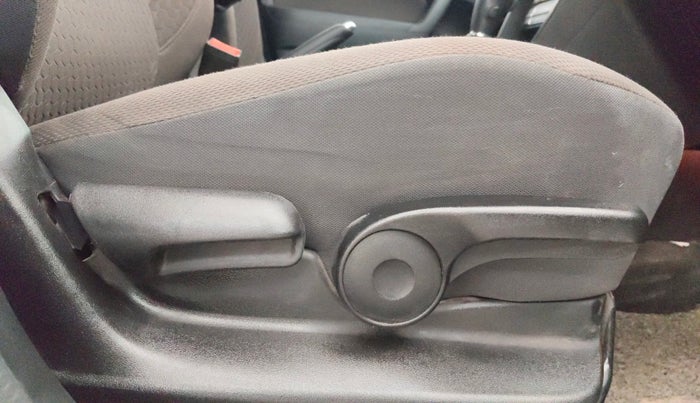 2020 Toyota URBAN CRUISER PREMIUM GRADE AT DUAL TONE, Petrol, Automatic, 42,070 km, Driver Side Adjustment Panel