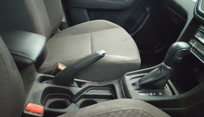 2020 Toyota URBAN CRUISER PREMIUM GRADE AT DUAL TONE, Petrol, Automatic, 42,070 km, Gear Lever