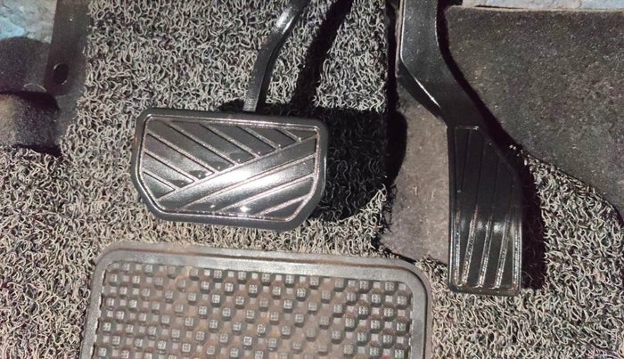 2020 Toyota URBAN CRUISER PREMIUM GRADE AT DUAL TONE, Petrol, Automatic, 42,070 km, Pedals