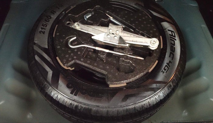 2020 Toyota URBAN CRUISER PREMIUM GRADE AT DUAL TONE, Petrol, Automatic, 42,070 km, Spare Tyre