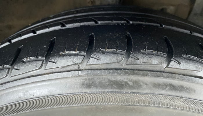 2017 Maruti Ciaz ALPHA 1.4 VVT AMT, Petrol, Automatic, 80,667 km, Right Front Tyre Tread