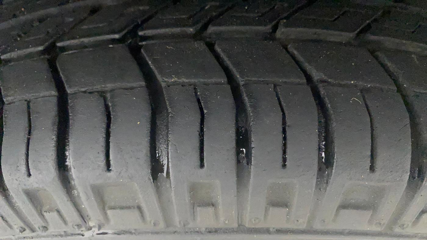 2018 Maruti Eeco 5 STR WITH A/C+HTR, Petrol, Manual, 45,365 km, Left Front Tyre Tread