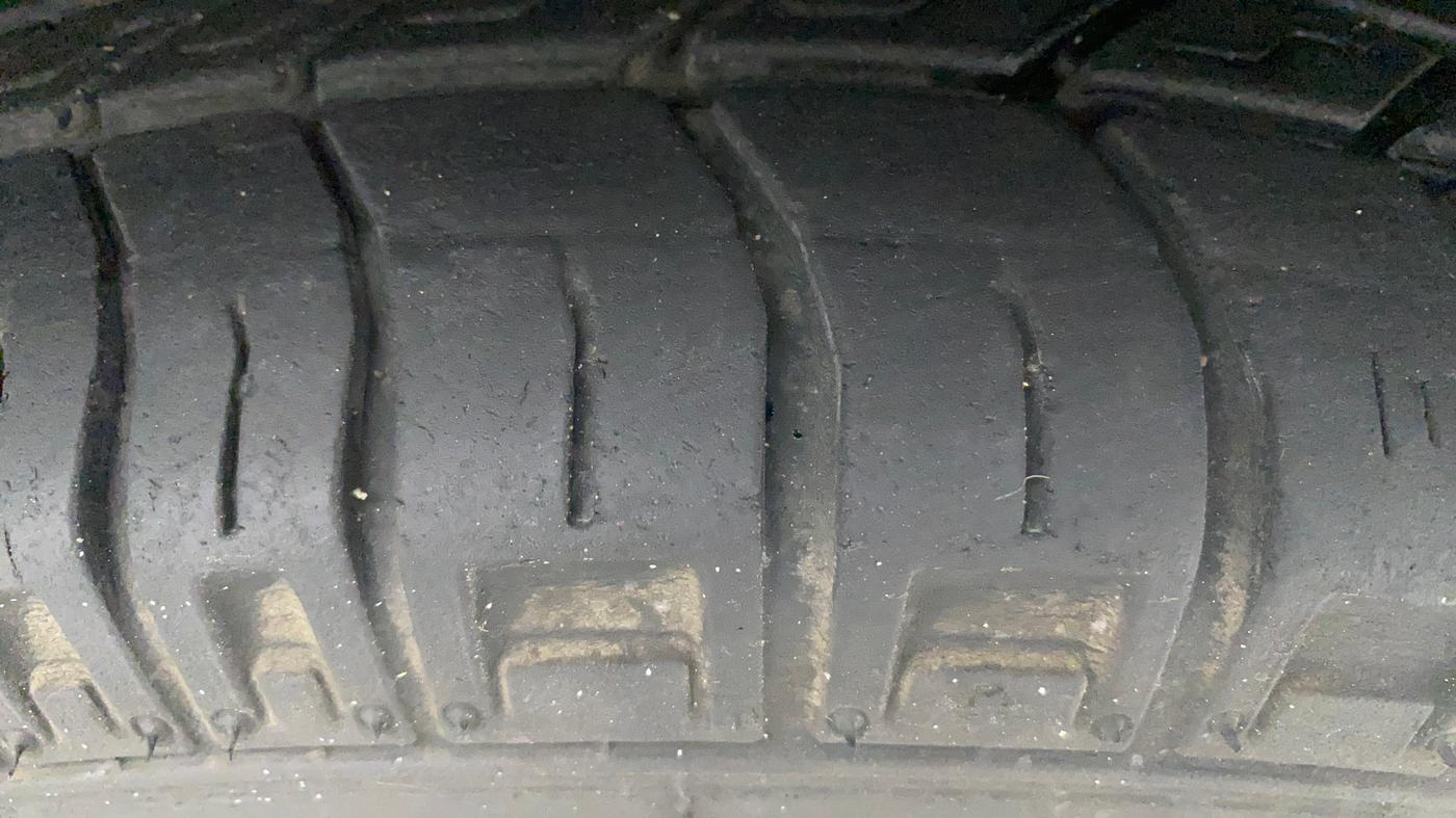 2018 Maruti Eeco 5 STR WITH A/C+HTR, Petrol, Manual, 45,365 km, Right Front Tyre Tread