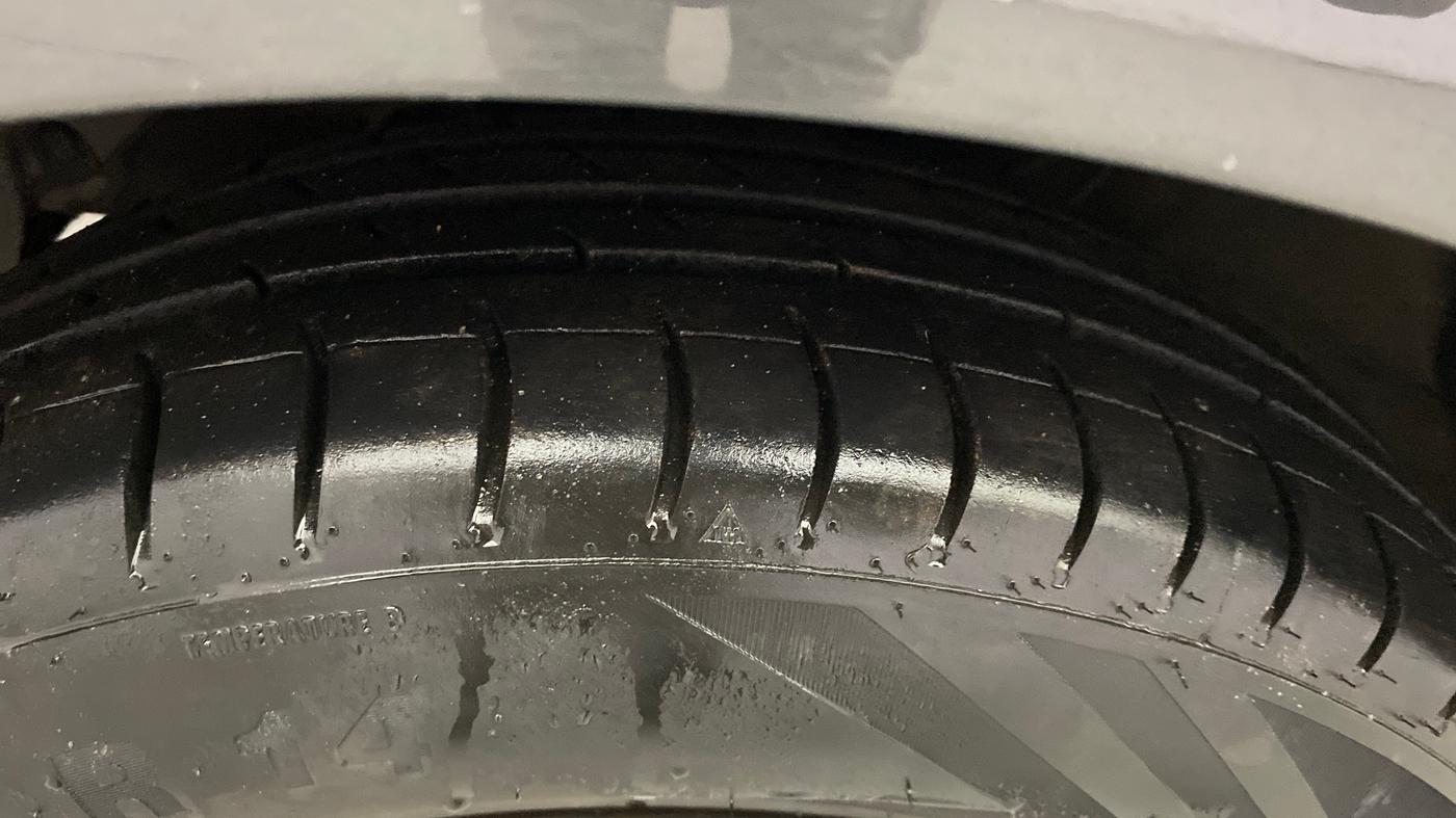2022 Hyundai AURA S 1.2 CNG, CNG, Manual, 1,36,580 km, Left Front Tyre Tread