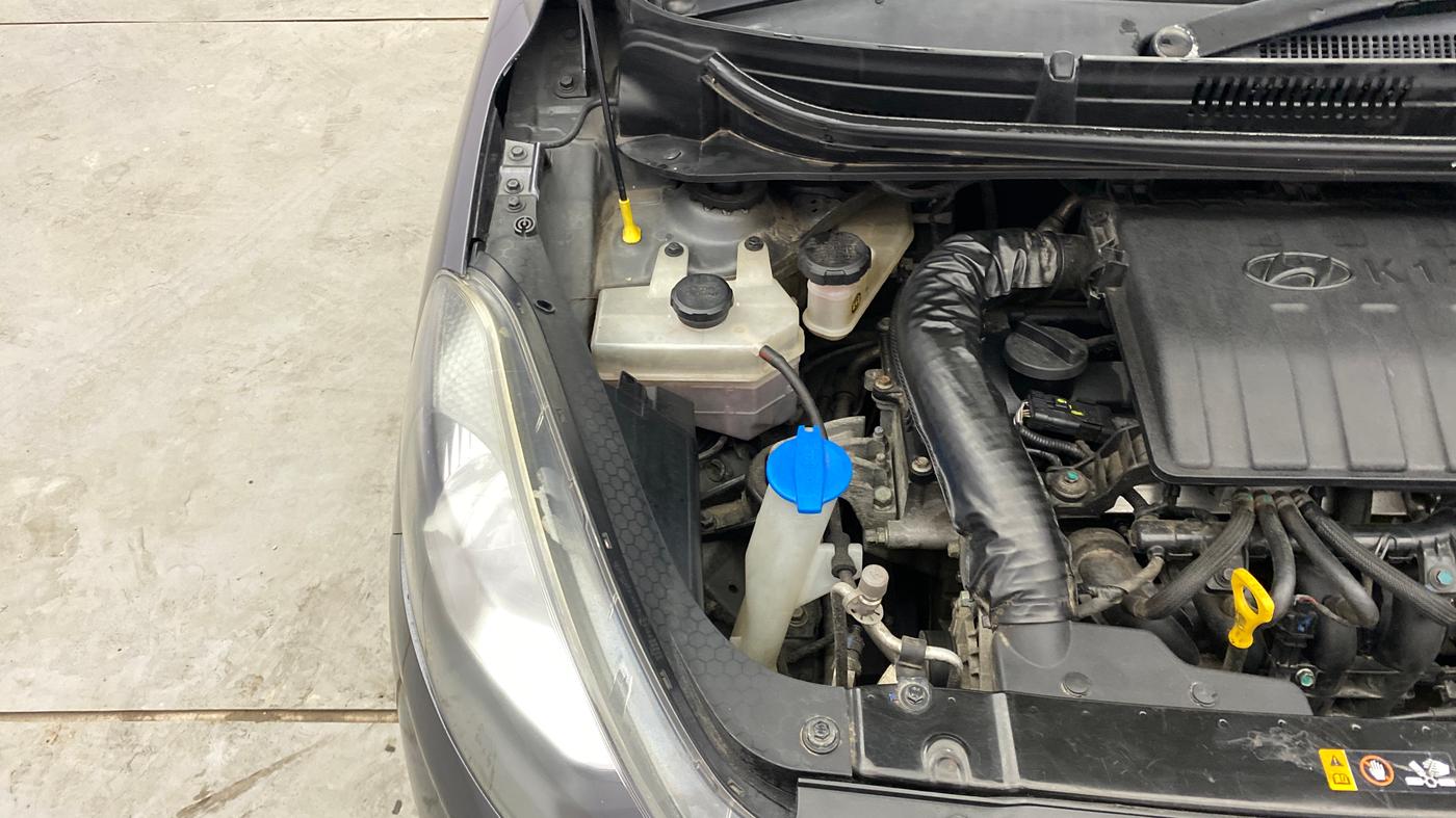 2022 Hyundai AURA S 1.2 CNG, CNG, Manual, 1,36,580 km, Engine View - Right