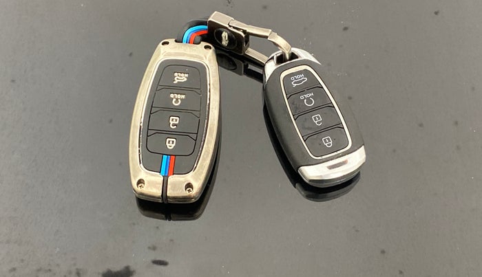 2024 Hyundai Verna SX (O) 1.5 TURBO PETROL MT, Petrol, Manual, 28,001 km, Key Close Up