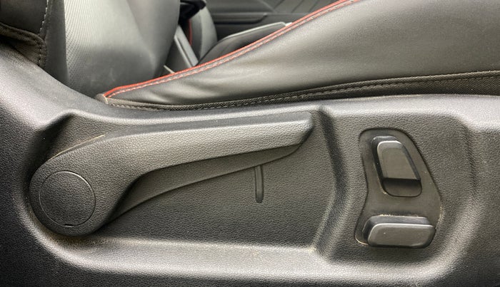 2024 Hyundai Verna SX (O) 1.5 TURBO PETROL MT, Petrol, Manual, 28,001 km, Driver Side Adjustment Panel