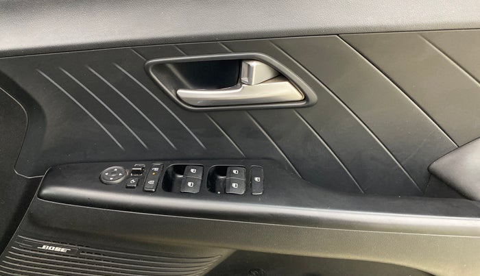 2024 Hyundai Verna SX (O) 1.5 TURBO PETROL MT, Petrol, Manual, 28,001 km, Driver Side Door Panels Control