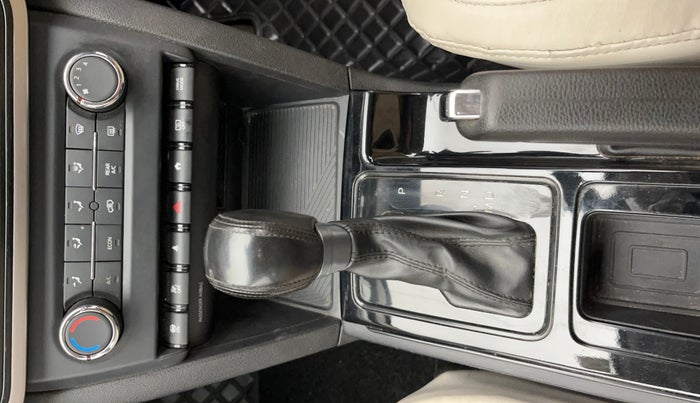 2022 Mahindra XUV700 AX 5 D AT 7 STR, Diesel, Automatic, 65,725 km, Gear Lever