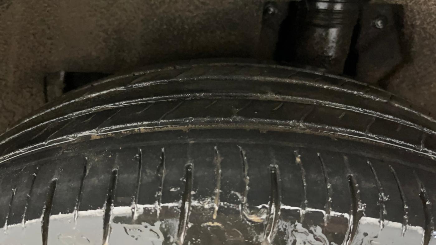 2022 Mahindra XUV700 AX 5 D AT 7 STR, Diesel, Automatic, 65,725 km, Left Rear Tyre Tread